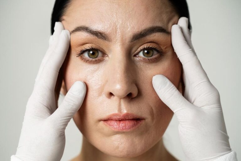 Como suavizar suas linhas de expressão e manter seu rosto mais natural?