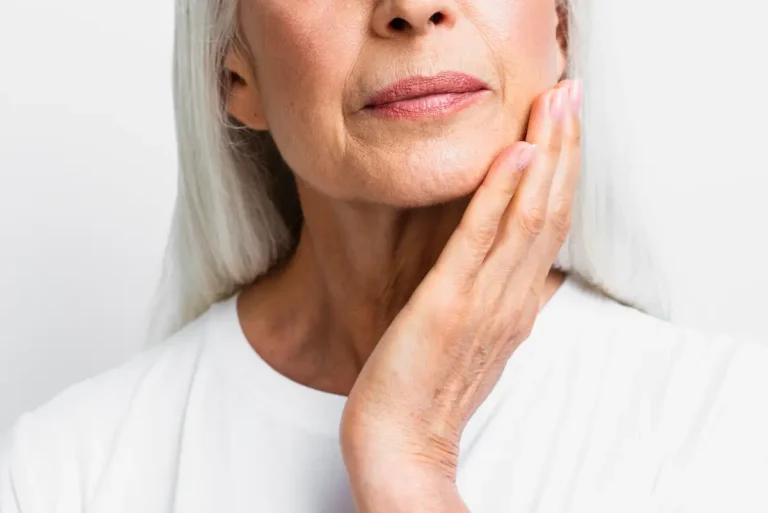 Como combater a flacidez facial: tratamentos que realmente funcionam
