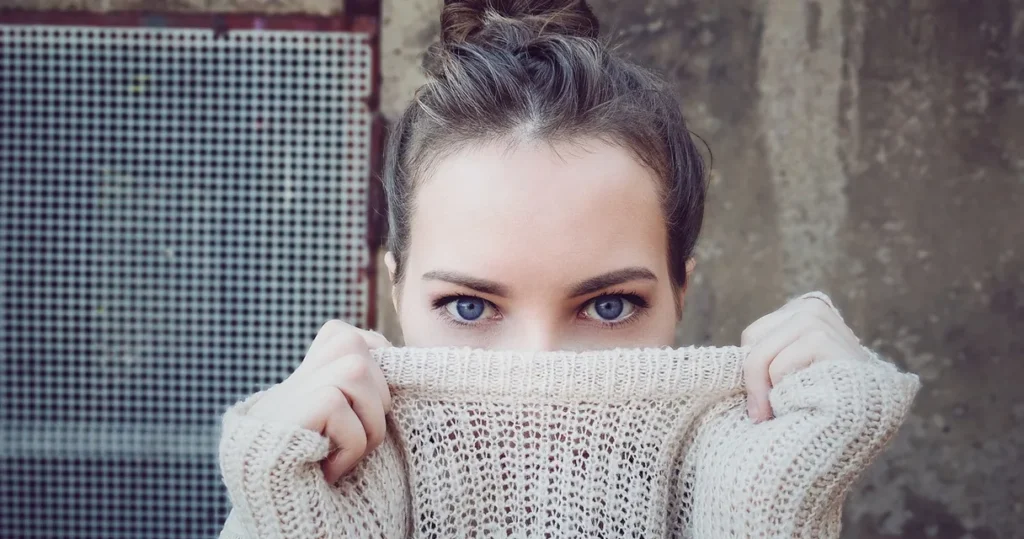 Botox quanto tempo dura: mulher com a testa lisa, região tratada com toxina botulínica