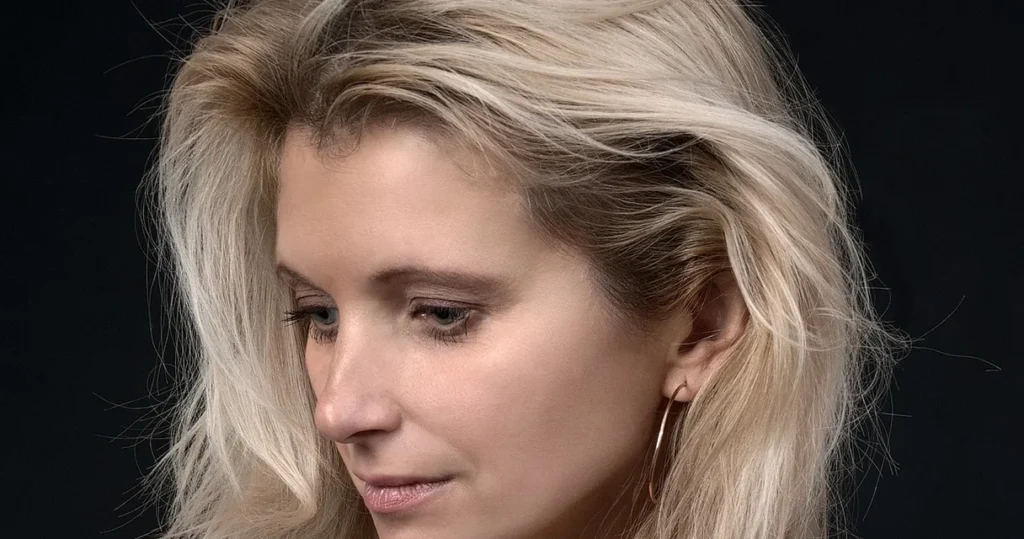 Neocolagênese: mulher com pele firme, resultado da produção de colágeno novo